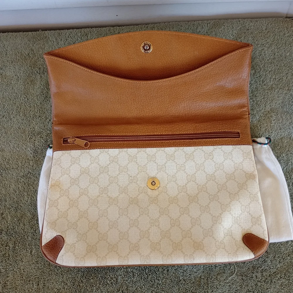 GUCCI PVC GG Supreme Clutch - Cream w/ Tan Leather - Picture 6 of 16